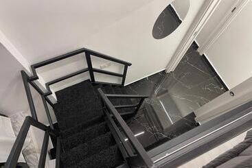پانسیون Lux House Naples Airport