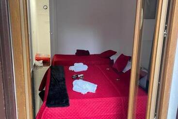 پانسیون Lux House Naples Airport