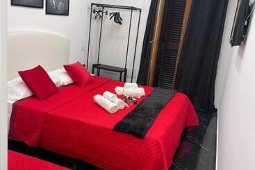 پانسیون Lux House Naples Airport