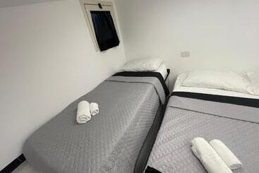 پانسیون Lux House Naples Airport