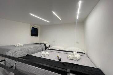 پانسیون Lux House Naples Airport