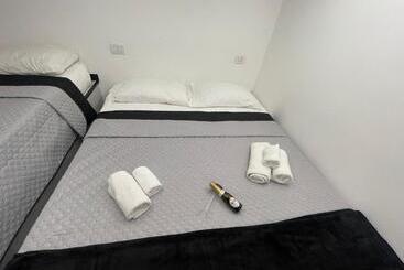 پانسیون Lux House Naples Airport