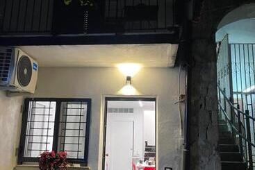 پانسیون Lux House Naples Airport