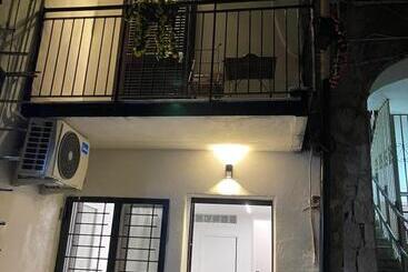 پانسیون Lux House Naples Airport