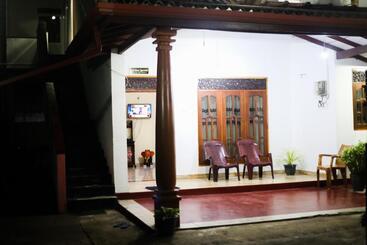 پانسیون Sun Shine Villa