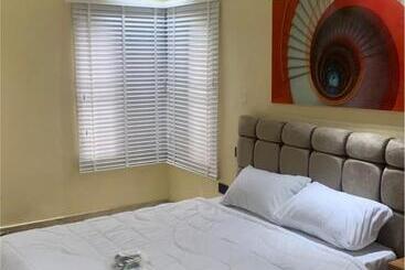 Proxilux Apartments