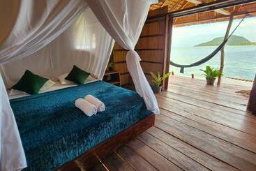 استراحتگاه Mansuar Raja Ampat Bungalows