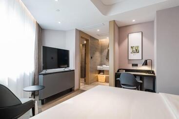 Atour Hotel Ningbo Gulou Tianyige