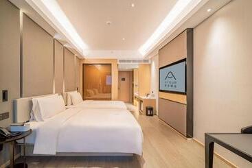 Atour Hotel Shenzhen Luohu Vientiane City
