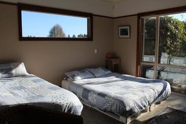 تختخواب و صبحانه Hadlow Sunrise Retreat
