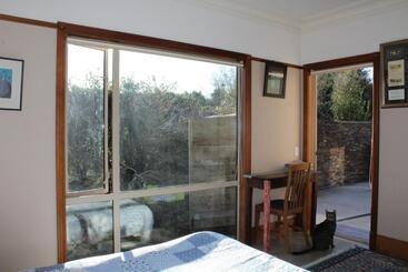 تختخواب و صبحانه Hadlow Sunrise Retreat