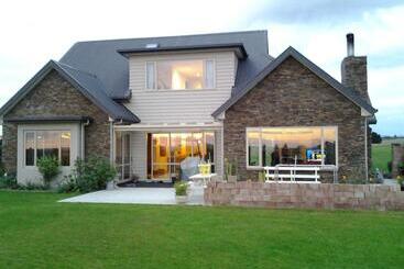 تختخواب و صبحانه Hadlow Sunrise Retreat
