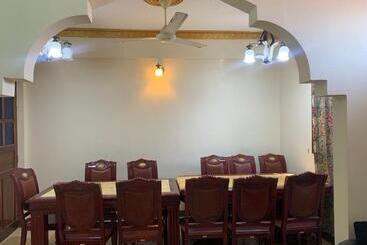 تختخواب و صبحانه Jux Apartment