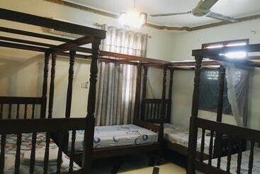 تختخواب و صبحانه Jux Apartment