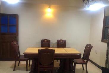 تختخواب و صبحانه Jux Apartment