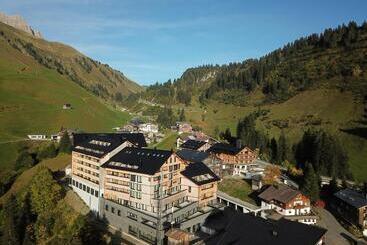 Heimat 1495m Appartement Typ 5