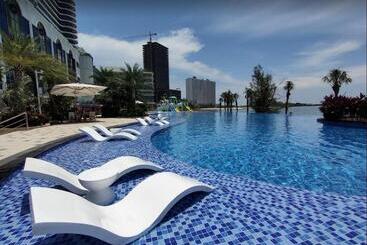 هتل Blue Bay Oceanview Residence