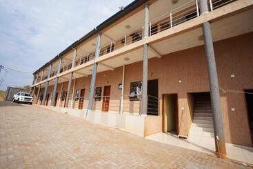 هتل کپسول New Waves Accommodation & Liquor