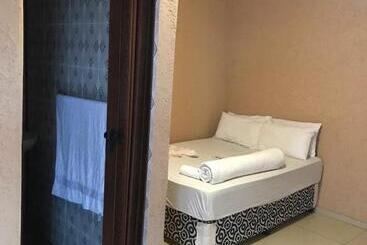 هتل کپسول New Waves Accommodation & Liquor