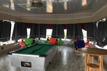 هتل کپسول New Waves Accommodation & Liquor