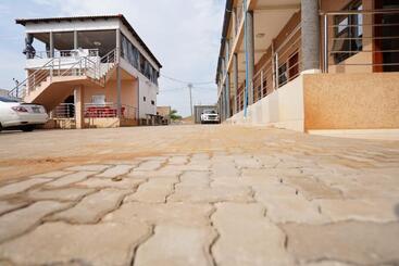 هتل کپسول New Waves Accommodation & Liquor