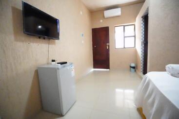 هتل کپسول New Waves Accommodation & Liquor