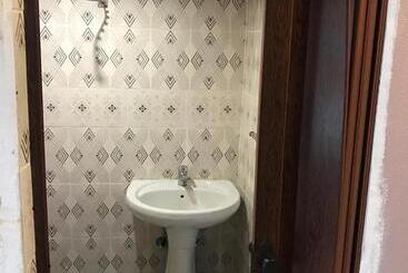 هتل کپسول New Waves Accommodation & Liquor