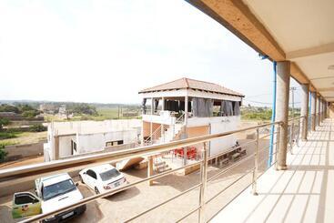 هتل کپسول New Waves Accommodation & Liquor