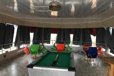 هتل کپسول New Waves Accommodation & Liquor