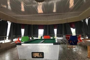 هتل کپسول New Waves Accommodation & Liquor