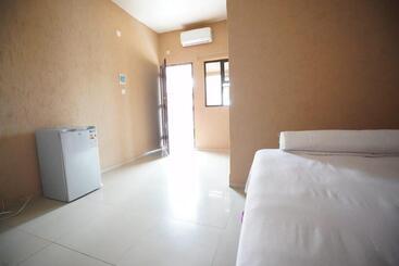 هتل کپسول New Waves Accommodation & Liquor
