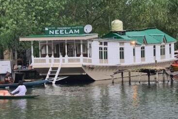 هتل Neelam & Lady Of Group Of Houseboats
