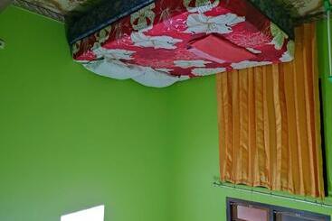 هتل Oyo 93299 Homestay Aqsa