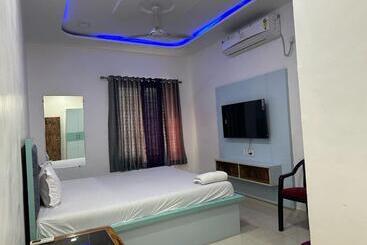 هتل Oyo Happy Hours Inn