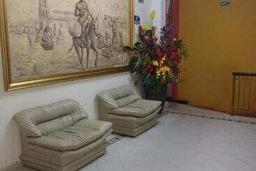هتل Paseo Colon Inn