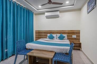 Iroomz Hotel Ritzy Grand