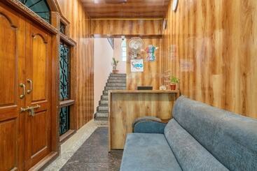 Iroomz Hotel Ritzy Grand
