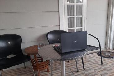 هتل Spot On 93283 Sengon Kostel Syariah