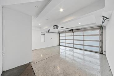 Modern Luxury 2 Bed 3 Bath Home In West Hollywood