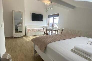 پانسیون Ami Residence Bucharest Airport&therme&parking