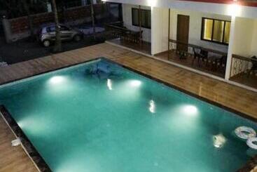 ペンション Mokalbaug Beach Resort