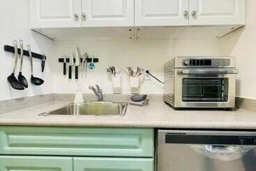 1bedroom With 2 Queen Heated Parking