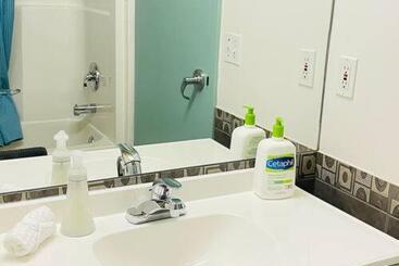 1bedroom With 2 Queen Heated Parking