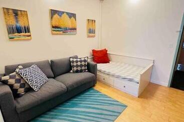 1bedroom With 2 Queen Heated Parking