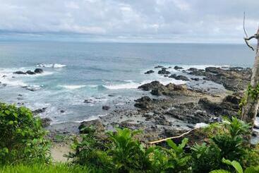 هاستل Hostal Herping Bahia Solano Tour