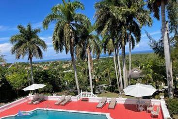 هاستل The Lodge @ Peaceful Palms
