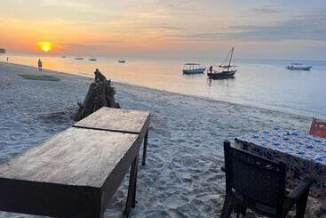 تختخواب و صبحانه Maweni Coralbay Beach Villa