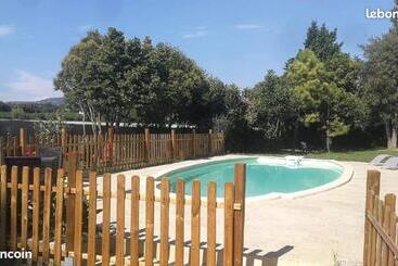צימר Chambres D Hôtes Et Cuisine Commune, Domaine Les Peupliers, Lagnes