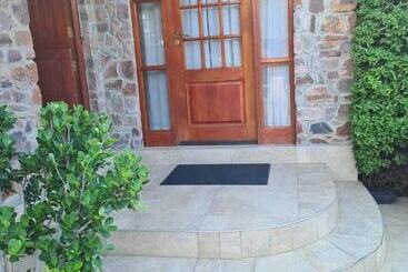 تختخواب و صبحانه Stone Town Guesthouse