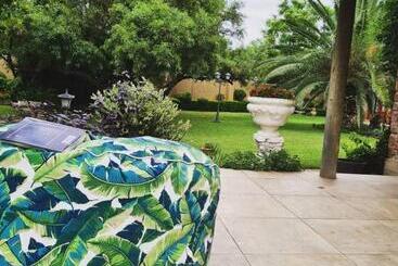 تختخواب و صبحانه Stone Town Guesthouse